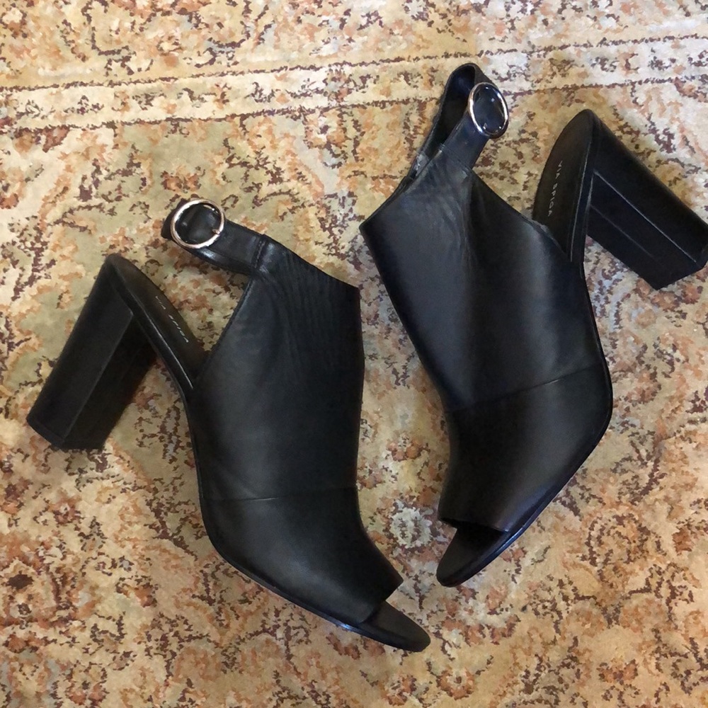 VIA SPIGA Size 12M Open Toe LEATHER Clog 4” Heel Anklestrap 
Leather Buckle $178